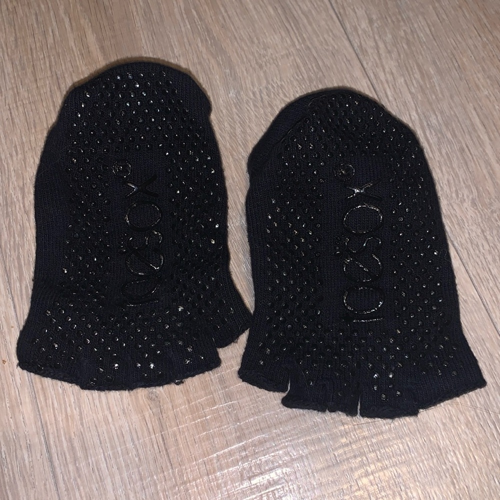 Toesox Open grip Socks with toe cut outs black